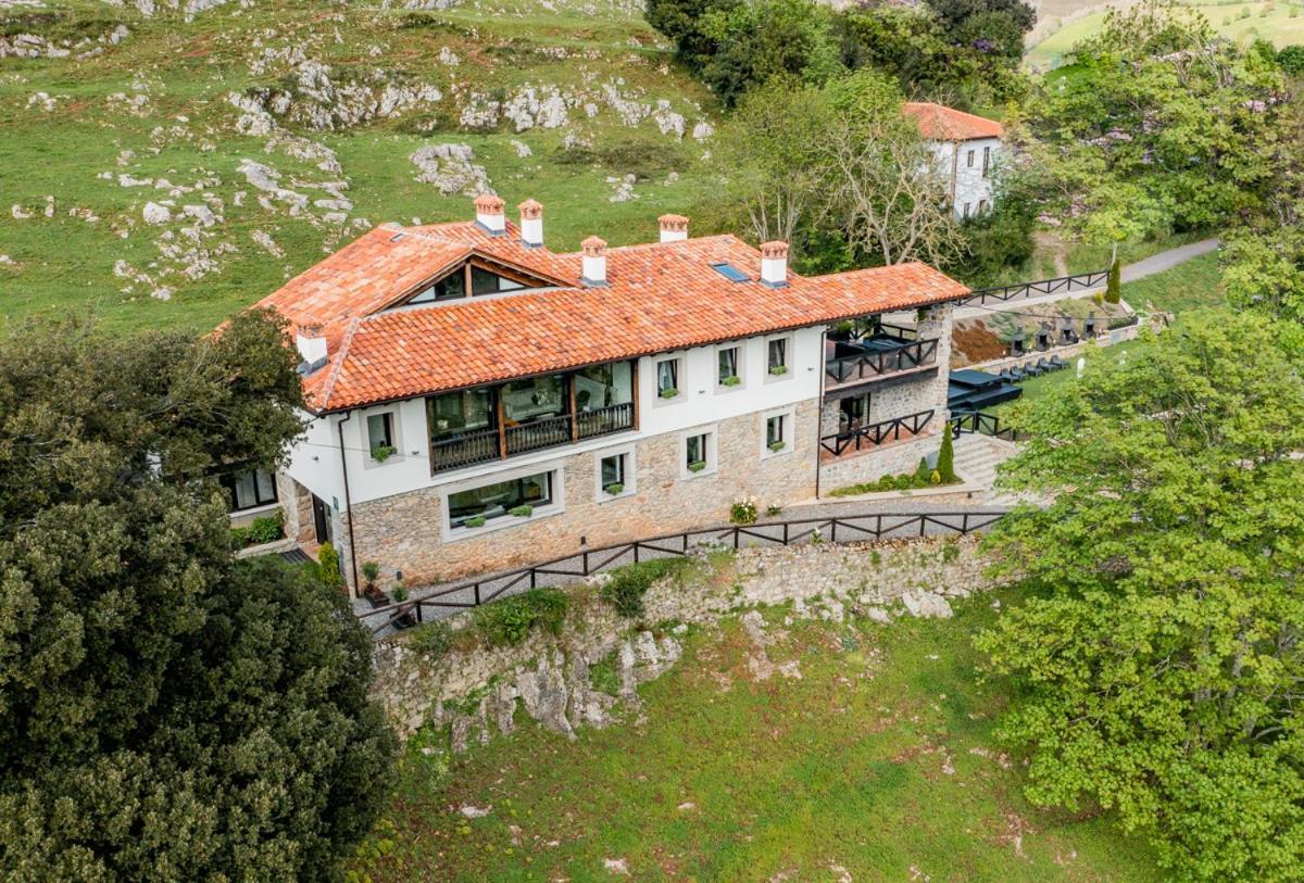 Apartamentos Picabel Onís Eksteriør billede